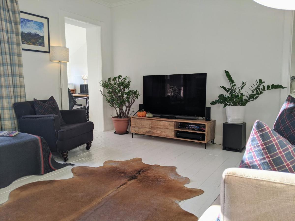 Central Hawick Spacious Stylish Flat With Log Burner Esterno foto